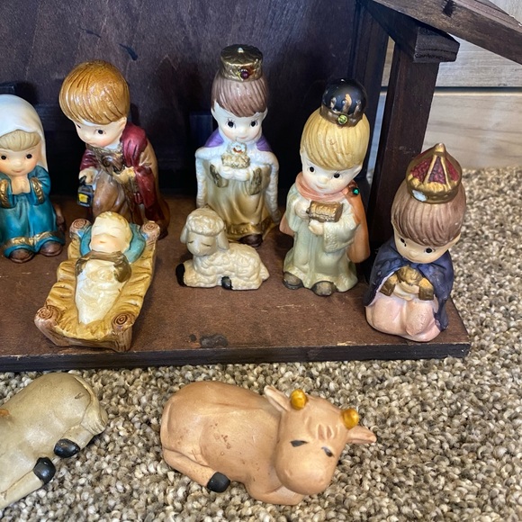 1970s Trimmings Etc Porcelain religious thirteen piece Christmas nativity - Picture 11 of 14
